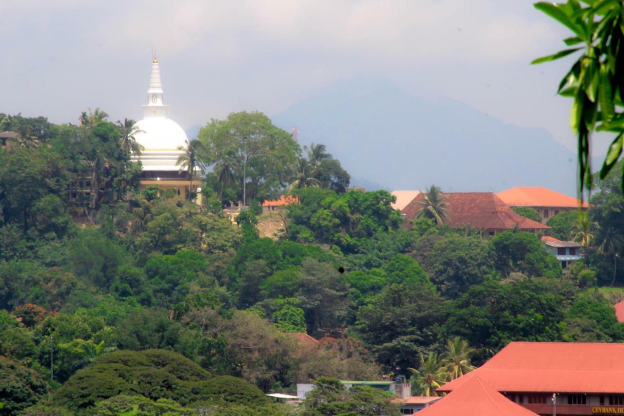 J Hostel Kandy Buitenkant foto
